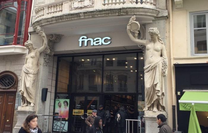 Paris ends 32 years of benefits for Fnac de Lyon employees