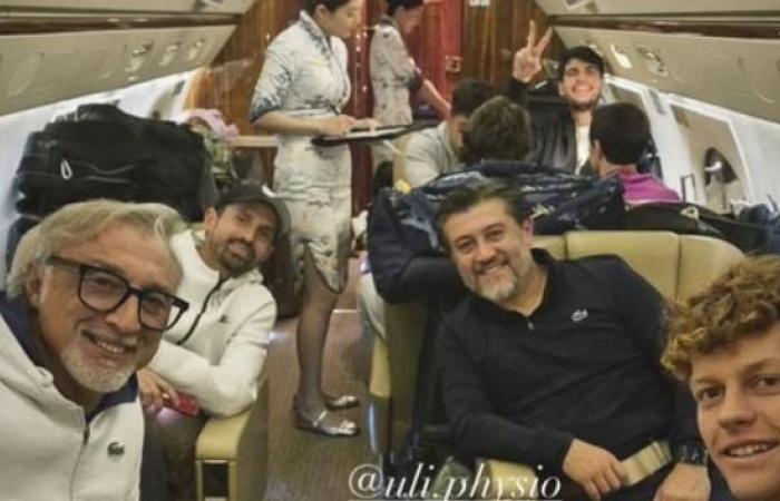 after their epic finale in Beijing, Alcaraz and Sinner take the same plane to Shanghai