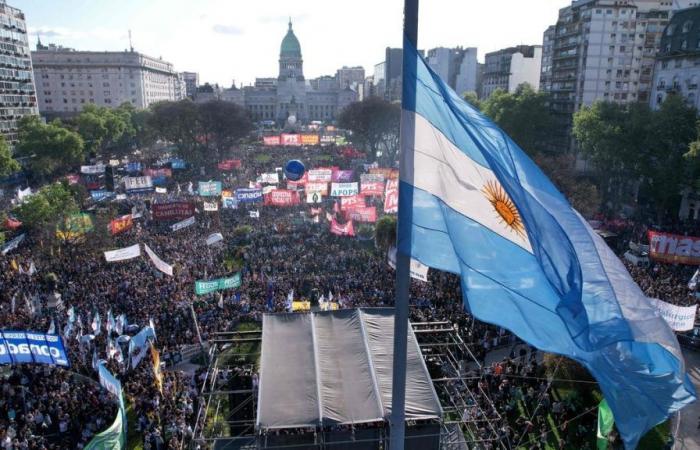 IN PICTURES | Monster demonstration in Argentina to defend universities