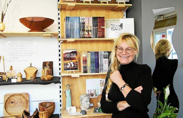 In Huelgoat, the novelist Isabelle Morot-Sir exhibits her books at the designer boutique