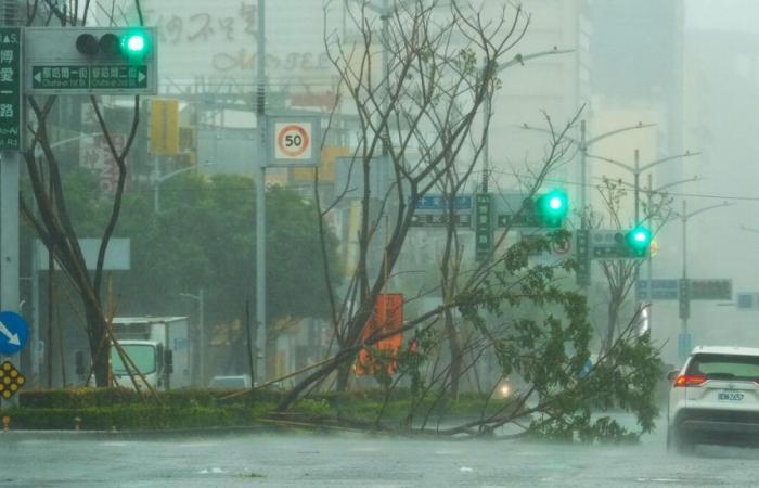 Weakened Typhoon Krathon makes landfall in Taiwan