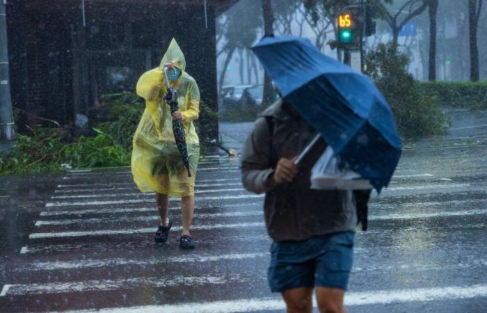 Typhoon Krathon makes landfall in the south of the country