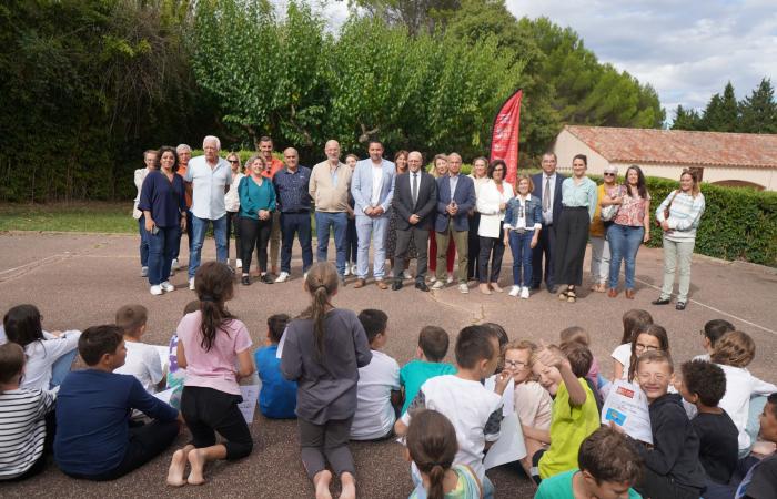 Dasen congratulates the Pays du Pont du Gard in terms of swimming skills