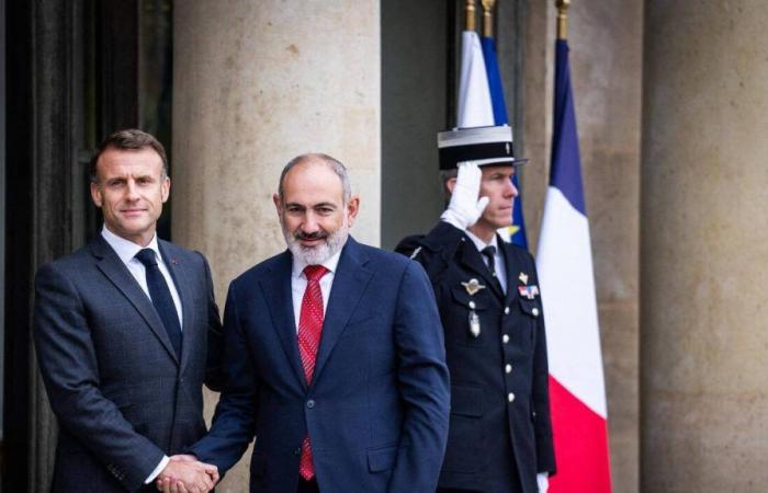 Macron calls for a peace treaty as soon as possible between Armenia and Azerbaijan