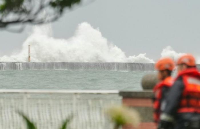 Typhoon Krathon makes landfall in southern Taiwan: News