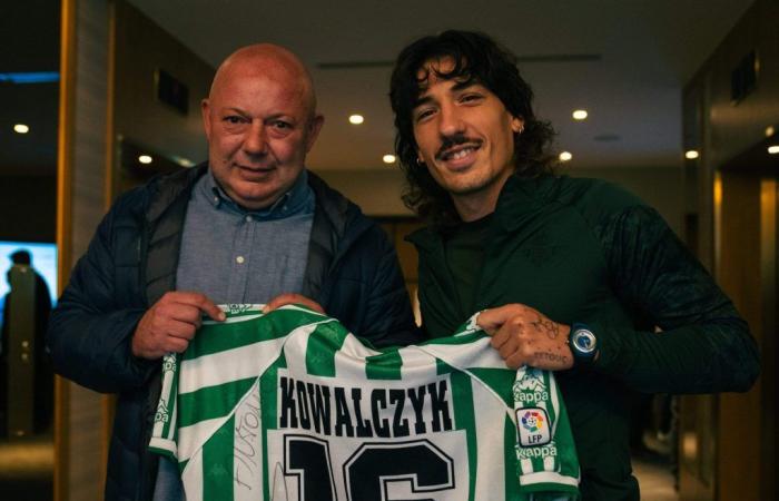 A T-shirt with a long history. A nice picture with Kowal before Legia’s match with Betis