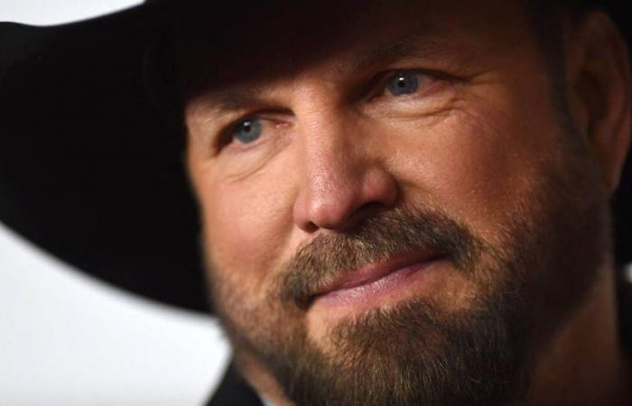 Country singer Garth Brooks accused of rape by his former hairdresser and makeup artist – Libération