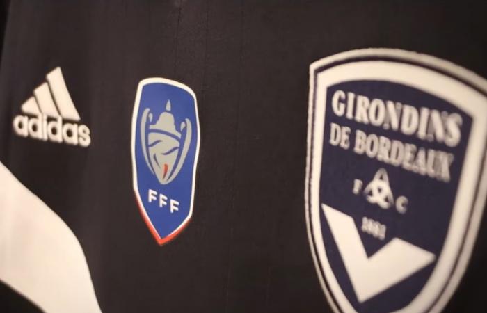 Patrick Olive, Saumur coach, reacts to the reservation posed by Seudre-Océan during the match against the Girondins