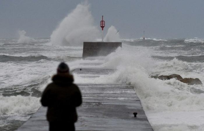 wind at more than 120 km/h in the west of France?