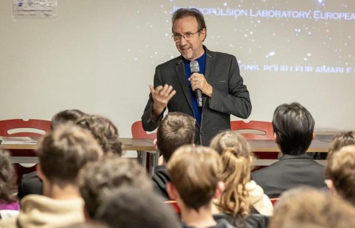 In Angoulême, Benoît Reeves invites young people to decode science