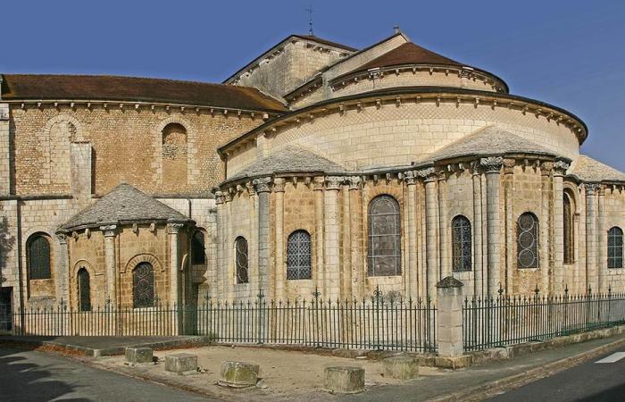 Fire at the Saint-Hilaire church in Poitiers