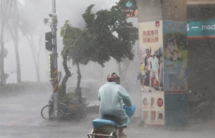 Typhoon Krathon in Taiwan: at least two dead