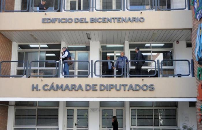 before Argentine deputies, the complainant denounces “political pressure”