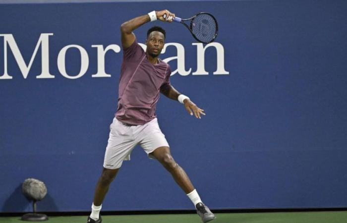 Monfils beats Baez in three sets to advance to third round of Shanghai tournament