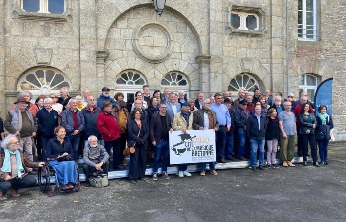 “Here the planets have aligned.” With Alan Stivell as godfather, a “City of Breton music” in a former abbey