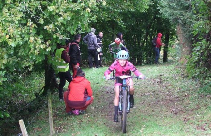 Young mountain bikers from the region challenge themselves