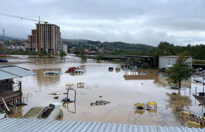 Heavy flooding in Bosnia, at least 14 dead