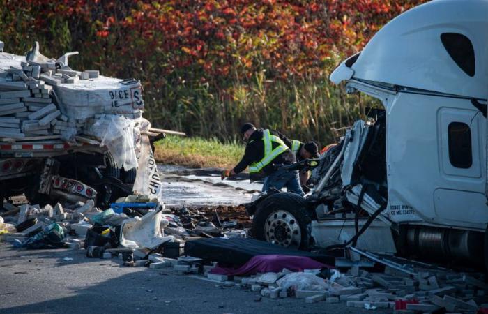 A man between life and death after a collision between two semi-trailers on the A30