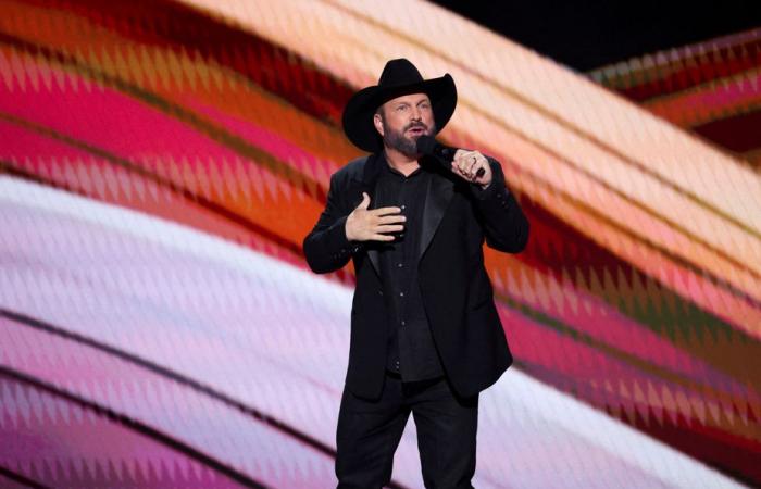 Garth Brooks denies rape accusations