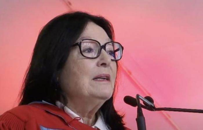 Shortly before her 90th birthday, Greek singer Nana Mouskouri announced that she wanted to say goodbye to the stage: “I think I have done enough. I don’t want to make people suffer.”