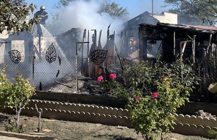 A chalet destroyed by fire in Saint-Pierre-la-Mer