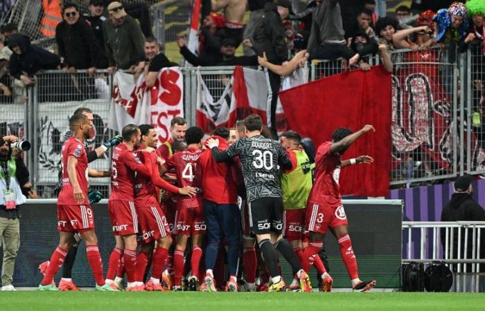 Football: forced stopover, fuel problem and night at the airport… The chaotic return from Brest after the victory in Salzburg