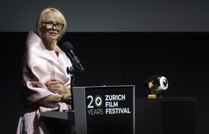 Pamela Anderson honored in Zurich for “Comeback of the Year”.