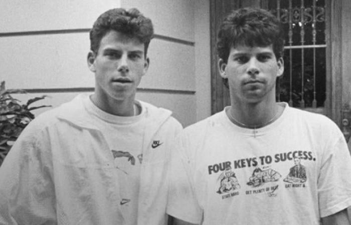 Watch the first images of the doc “The Menendez Brothers” which will be released Monday on Netflix where the real brothers confide in each other from their prison, after the global success of the fiction about their lives “Monsters” – Video