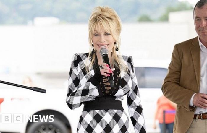 Dolly Parton donates $1m to recovery efforts