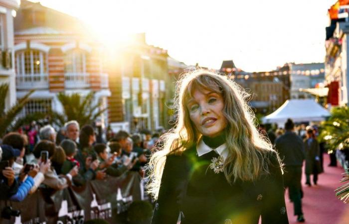 Arielle Dombasle and her jury paraded on the red carpet in Dinard