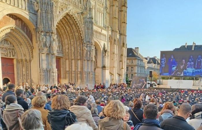 2,500 people in front of Rouen Cathedral for a live and free opera