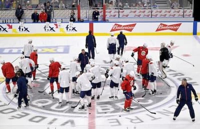 VIDEO | Hundreds of hockey fans came to welcome the Stanley Cup champions in Quebec