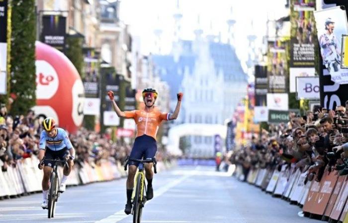 Marianne Vos beats Lotte Kopecky in a sprint by two and is the new clay world champion