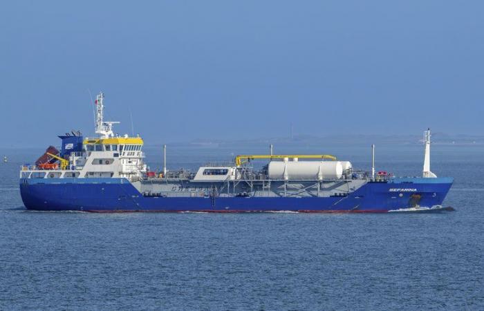 A floating bomb: a cargo ship containing 20,000 tonnes of ammonium nitrate is currently wandering the English Channel