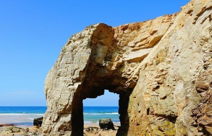 this arch in southern Brittany is closely monitored