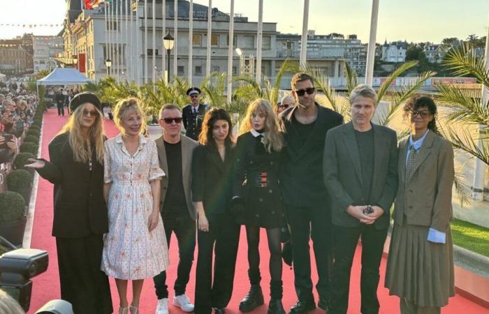 Arielle Dombasle and her jury paraded on the red carpet in Dinard