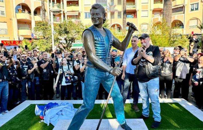 do not touch the face of the recently inaugurated statue of Johnny Hallyday