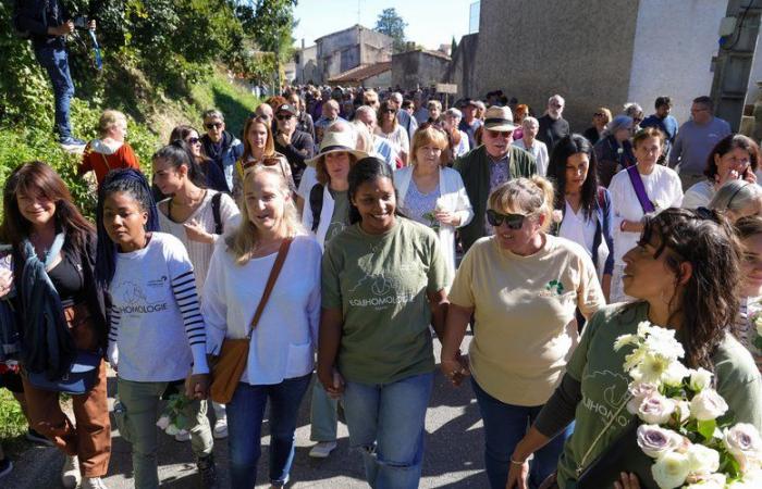 Rapes of Mazan: roses and a lot of emotion in support of Gisèle Pelicot during the white solidarity march organized this Saturday