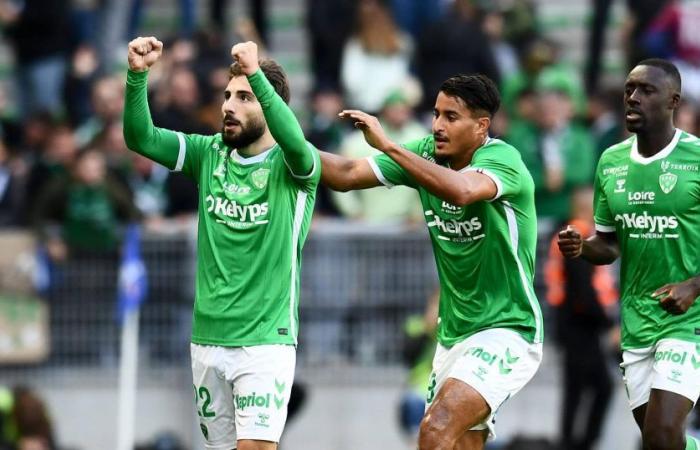 With a hat-trick from Zuriko Davitashvili, Saint-Etienne dominates Auxerre (3-1) and leaves the red zone