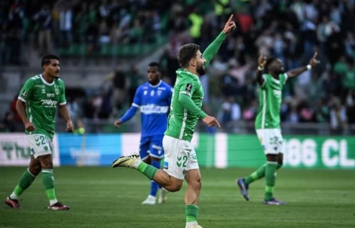 Three goals from Davitachvili give Saint-Etienne victory against Auxerre