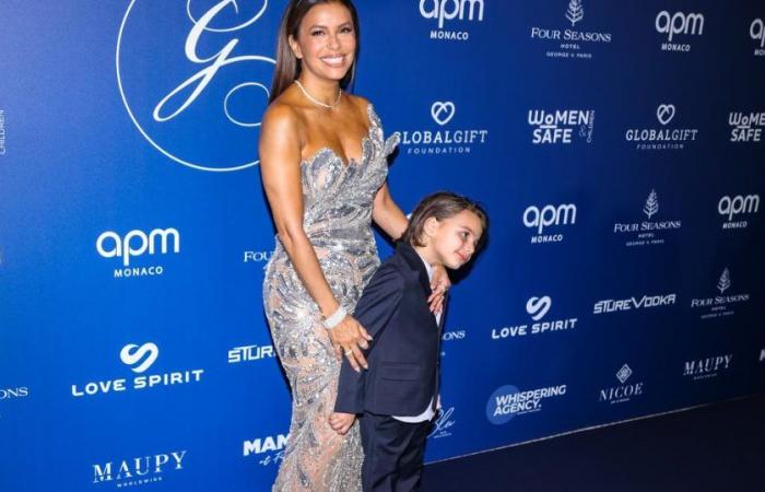 In a chic suit, Santiago, 6 years old, appears on the arm of his mother Eva Longoria during a gala in Paris