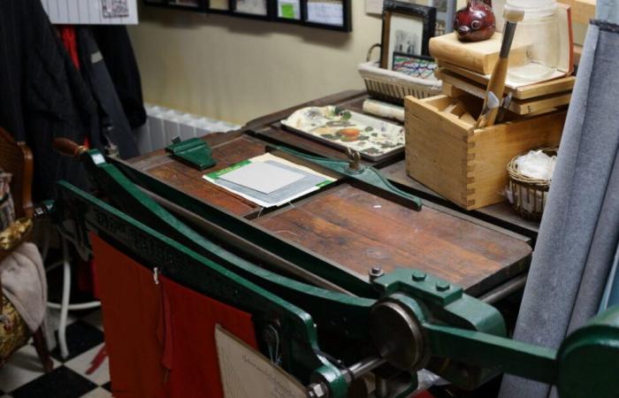 From her workshop in Trôo, she is among the last book restorers