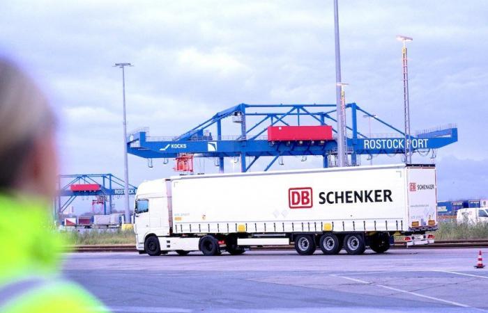 DSV raises €5 billion in record time to finance DB Schenker