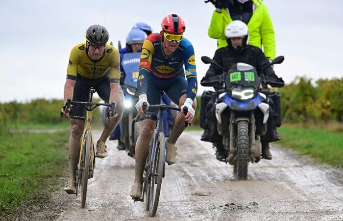 Christophe Laporte proves to be the best gravel rider in Paris-Tours, Philipsen sprints to 3rd place