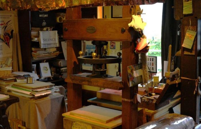 From her workshop in Trôo, she is among the last book restorers