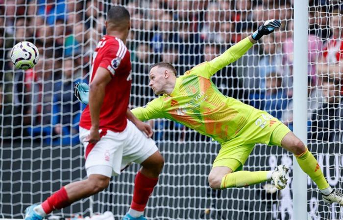 VIDEO – Matz Sels saves a point for 10-man Nottingham Forest visiting Chelsea