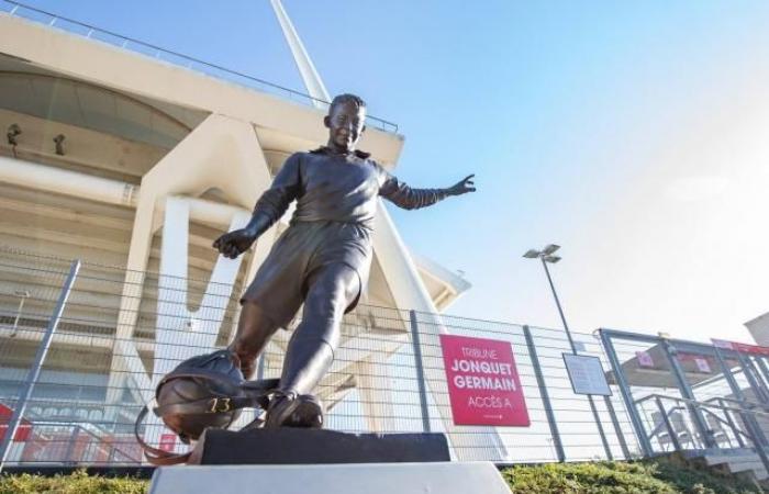 The statue of Just Fontaine in Reims was inaugurated