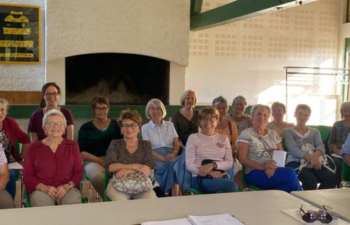 Couiza. Voluntary gymnastics in assembly