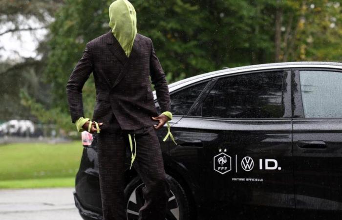 After Koundé in heels, the masked arrival of Konaté at Clairefontaine once again unleashes passions