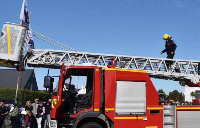 firefighters show off the facets of their profession near Saint-Brieuc